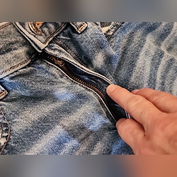 American Eagle High Rise Baggy Straight Distressed Blue Jeans. Size 8Long - Picture 3 of 13